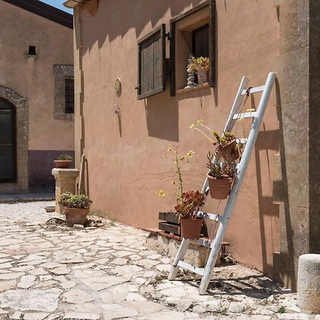 Agriturismo Terra Di Pace Noto Bagian luar foto