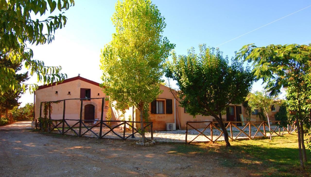 Agriturismo Terra Di Pace Noto Bagian luar foto