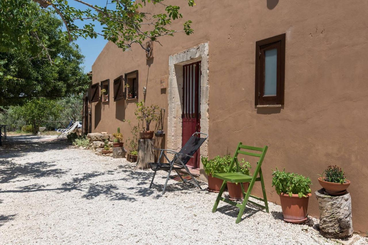 Agriturismo Terra Di Pace Noto Bagian luar foto